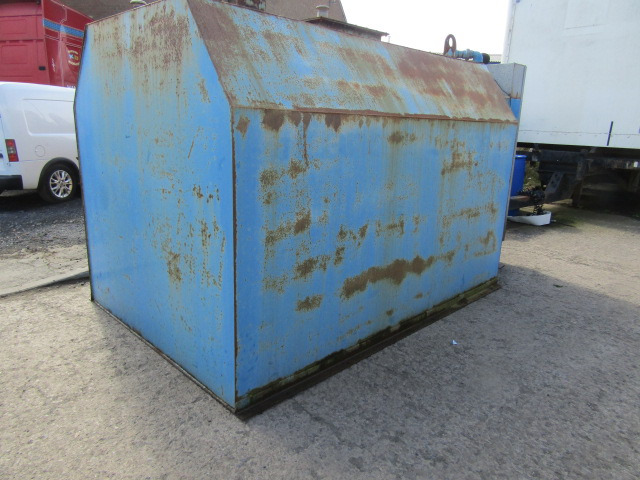 DIESEL FUEL TANK 10,500 LTR APPROX COMPLETE WITH DONKEY ENGINE, PUMPS AND HOSES, ALL IN WORKING ORDER (3.6 X 1.8 X 1.8M) - Storage tank: picture 2 DIESEL FUEL TANK 10,500 LTR APPROX COMPLETE WITH DONKEY ENGINE, PUMPS AND HOSES, ALL IN WORKING ORDER (3.6 X 1.8 X 1.8M) - Storage tank: picture 2