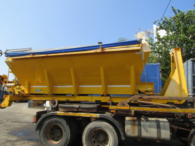 ECON GRITTER BODY ON ROLL OFF FRAME 8X4 (W/ SELF CONTAINED DIESEL DONKEY ENGINE) - Sand/ Salt spreader: picture 5 ECON GRITTER BODY ON ROLL OFF FRAME 8X4 (W/ SELF CONTAINED DIESEL DONKEY ENGINE) - Sand/ Salt spreader: picture 5