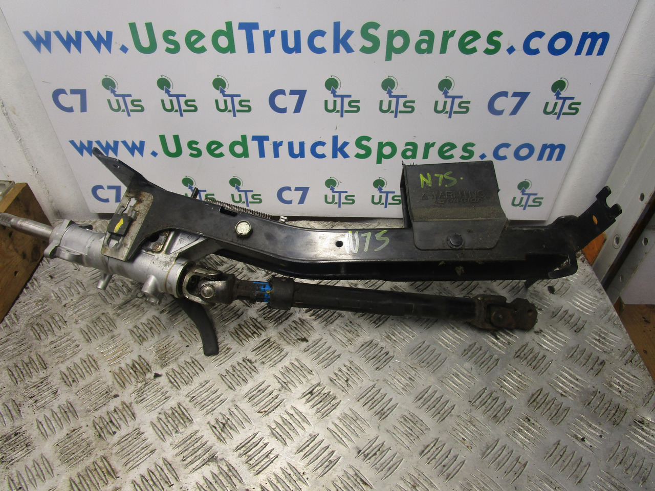 ISUZU N75 4HK1 STEERING COLUMN COMPLETE - Steering for Truck: picture 1 ISUZU N75 4HK1 STEERING COLUMN COMPLETE - Steering for Truck: picture 1