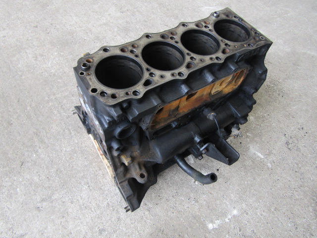 MITSUBISHI 4M42 STD BLOCK - Engine and parts for Truck: picture 1 MITSUBISHI 4M42 STD BLOCK - Engine and parts for Truck: picture 1