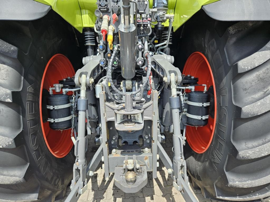 Farm tractor CLAAS AXION 810 CMATIC: picture 22