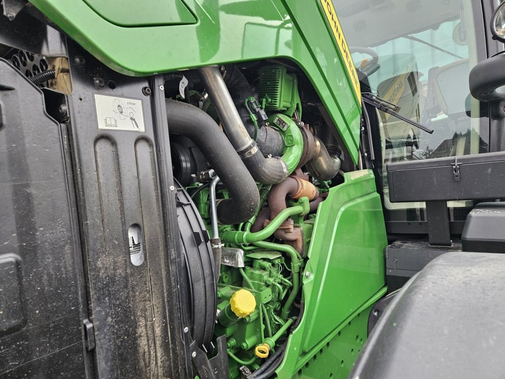 John Deere 6R155 - Farm tractor: picture 5 John Deere 6R155 - Farm tractor: picture 5