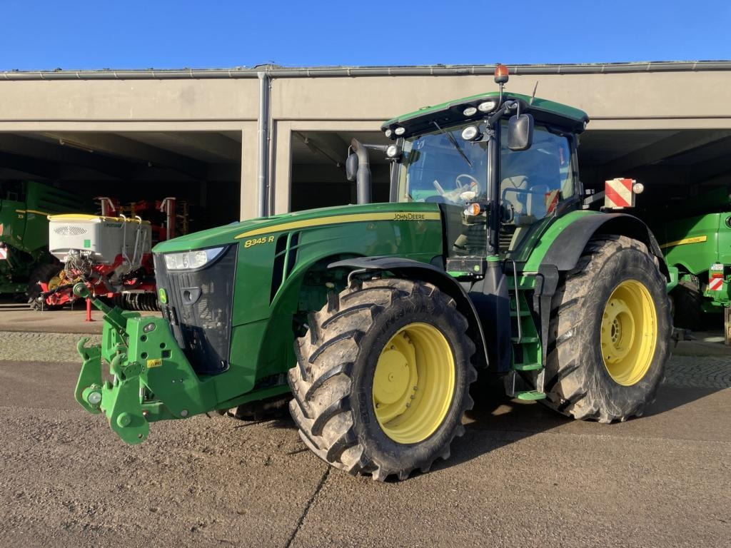 John Deere 8345R - Farm tractor: picture 1 John Deere 8345R - Farm tractor: picture 1