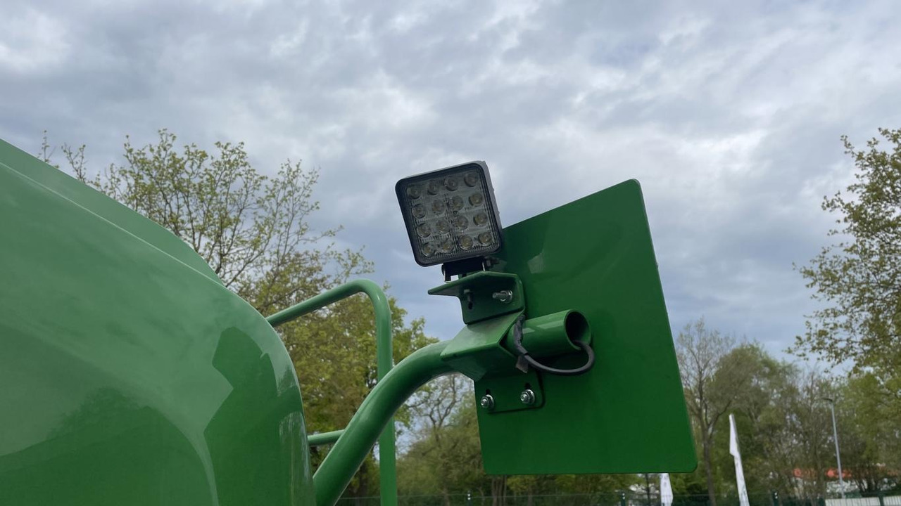 John Deere RUNDBALLENPRESSE F441R - Bale wrapper: picture 4 John Deere RUNDBALLENPRESSE F441R - Bale wrapper: picture 4