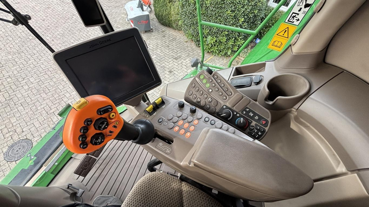 Combine harvester John Deere T660: picture 7