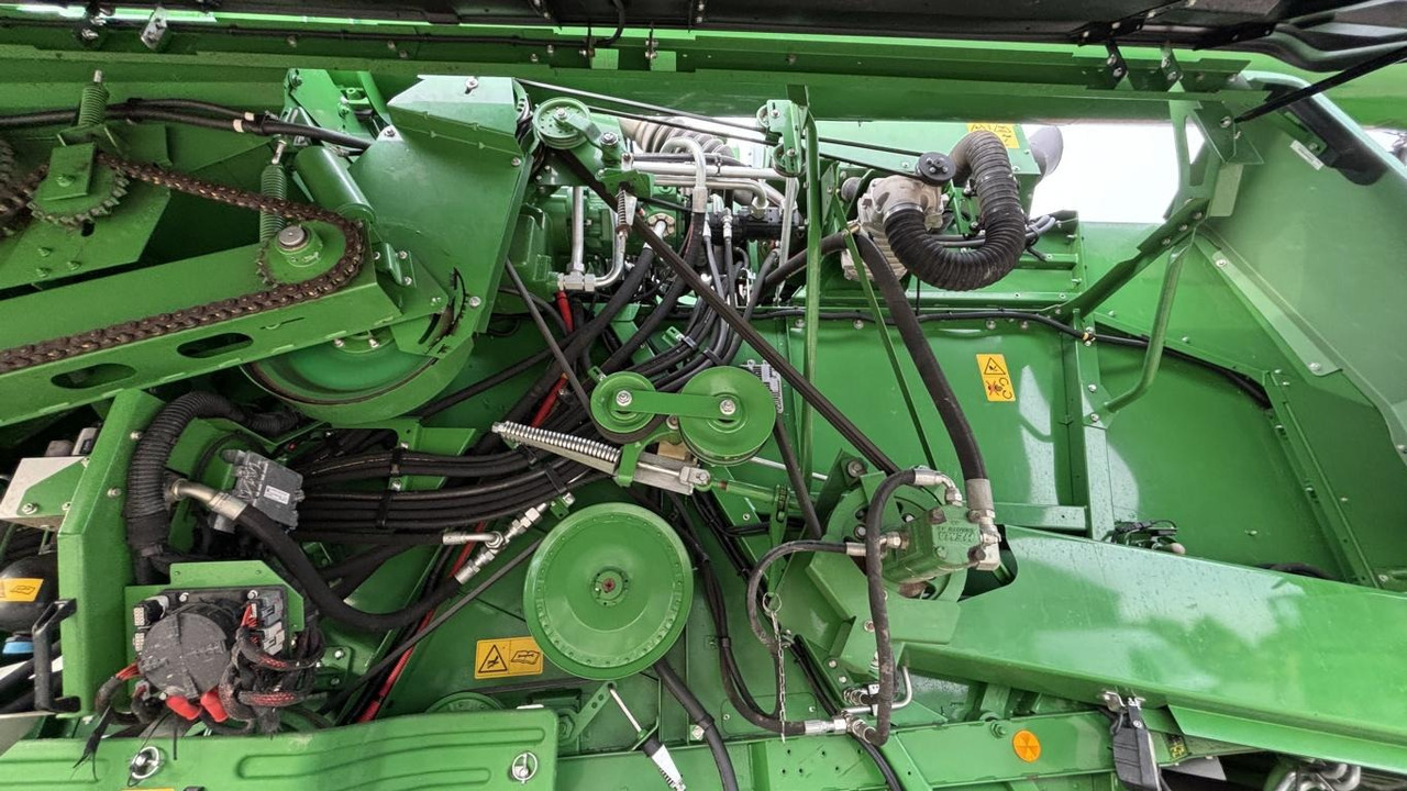 Combine harvester John Deere T660: picture 29