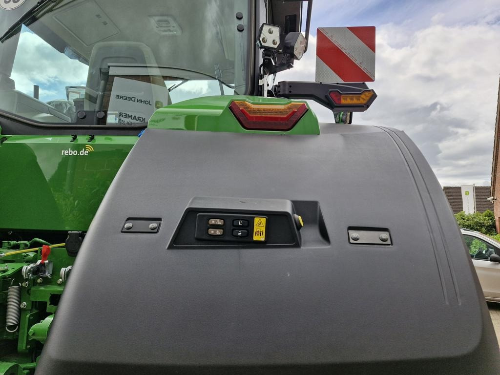 John Deere TRAKTOR 7R330 - Farm tractor: picture 3 John Deere TRAKTOR 7R330 - Farm tractor: picture 3