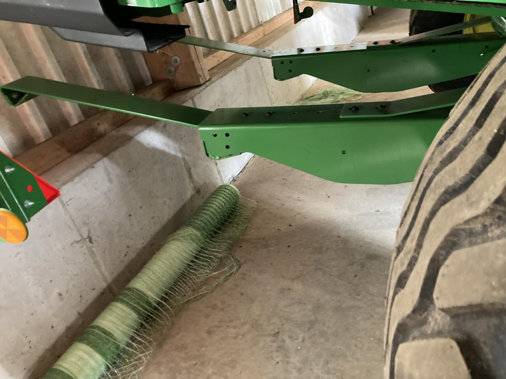 John Deere V461M - Bale wrapper: picture 2 John Deere V461M - Bale wrapper: picture 2