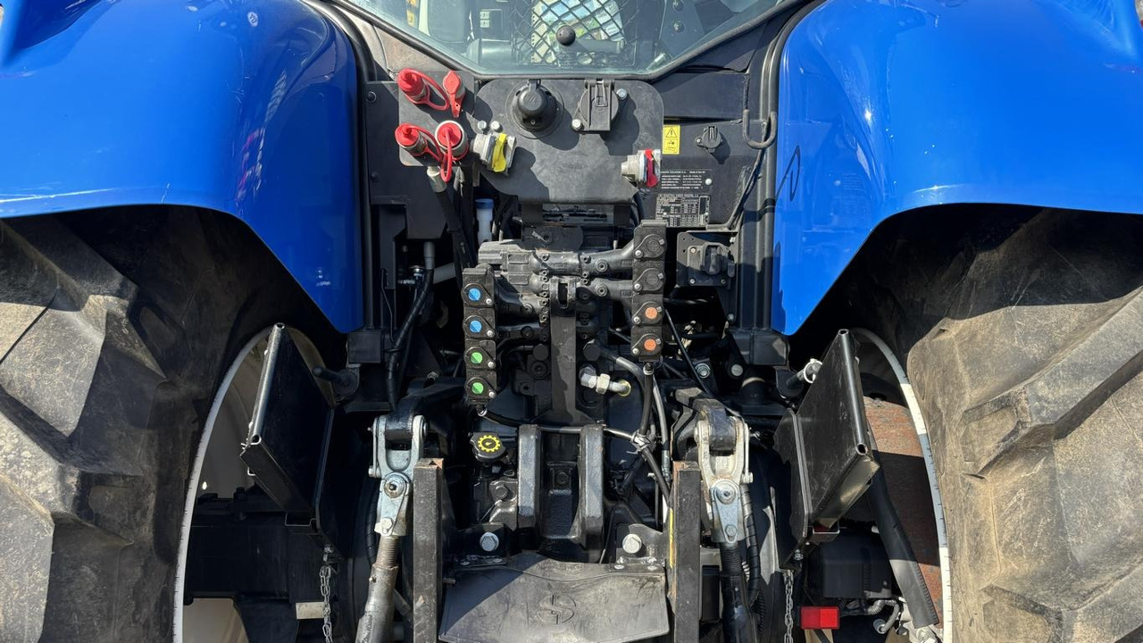 Farm tractor New Holland T 7.210: picture 19