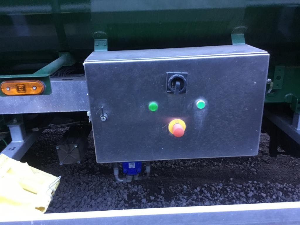 Fertilizing equipment Rhinox GÜLLEZUBRINGER LKW AUFLIEGER: picture 13