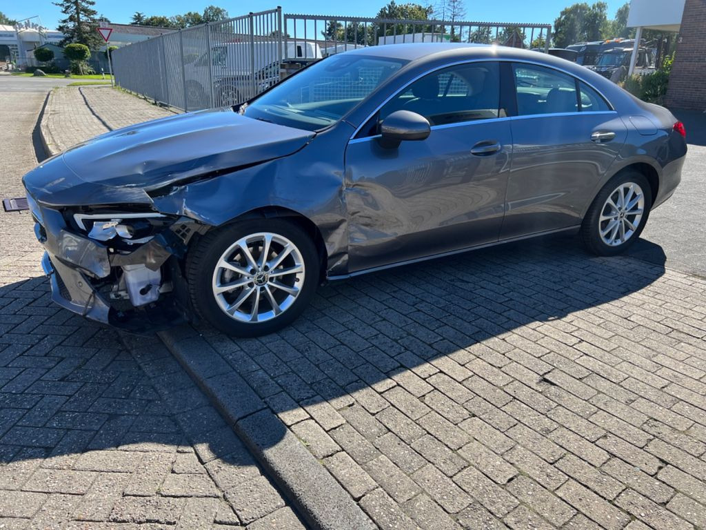 Mercedes-Benz CLA 180 4.500 KM NAVI-LED - Grosse Bildschirm - Sedan: picture 3 Mercedes-Benz CLA 180 4.500 KM NAVI-LED - Grosse Bildschirm - Sedan: picture 3