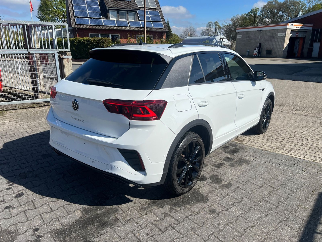 Volkswagen T-Roc R-Line 1.0 TSI Black Edition - Sedan: picture 4 Volkswagen T-Roc R-Line 1.0 TSI Black Edition - Sedan: picture 4