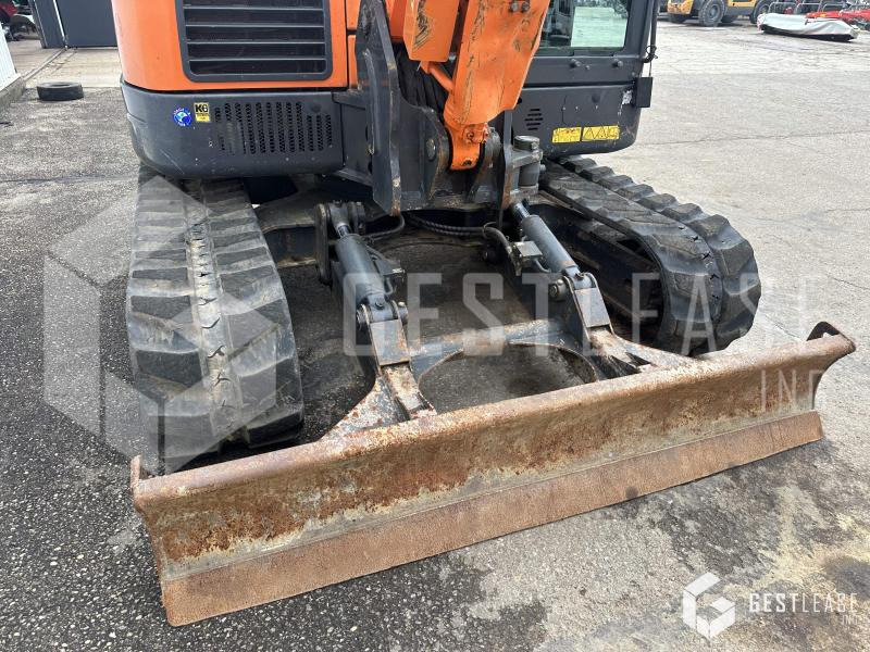 Mini excavator Doosan DX85R-3: picture 6