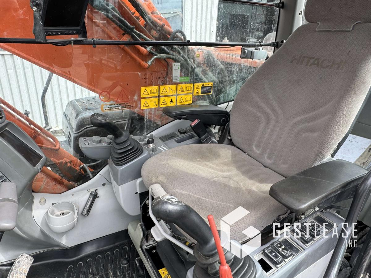Crawler excavator Hitachi ZX250LCN-5B: picture 9