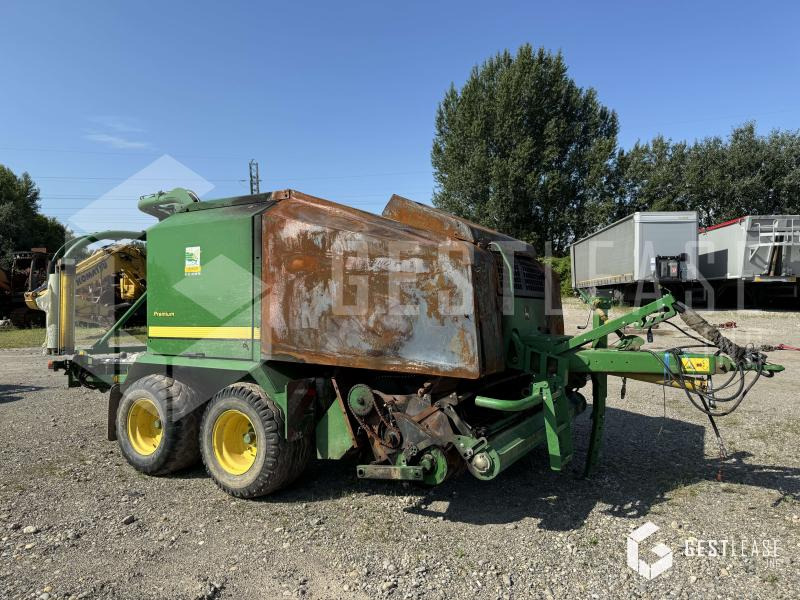 John Deere 744 - Round baler: picture 1 John Deere 744 - Round baler: picture 1