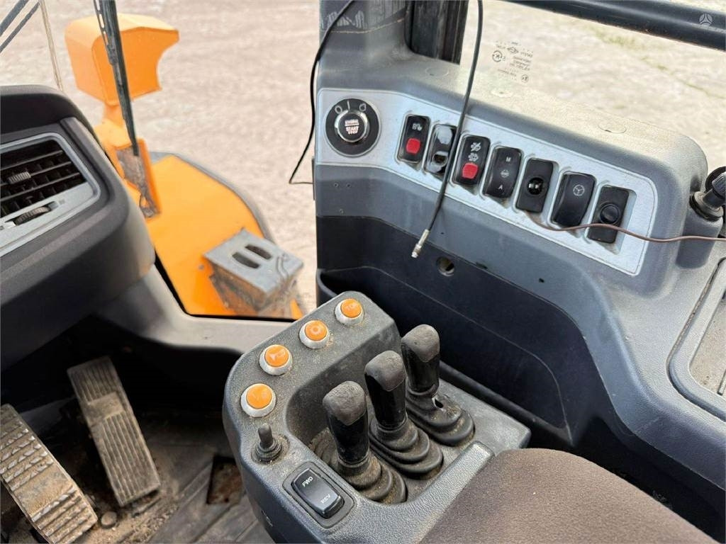 Wheel loader Hyundai HL 955: picture 13