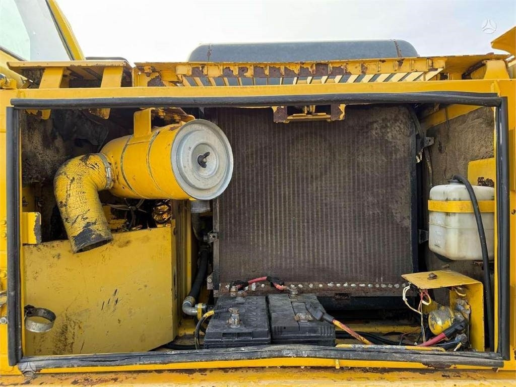 Crawler excavator Komatsu PC 180 LC-6K: picture 11