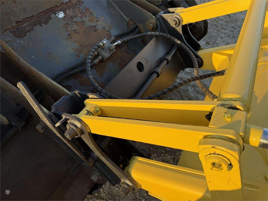 Backhoe loader New Holland B 110-4PT , 2 quick couplers: picture 14