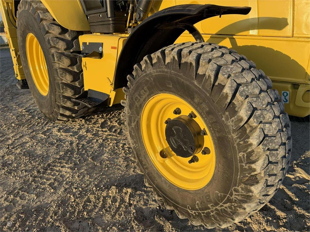 Backhoe loader New Holland B 110-4PT , 2 quick couplers: picture 17