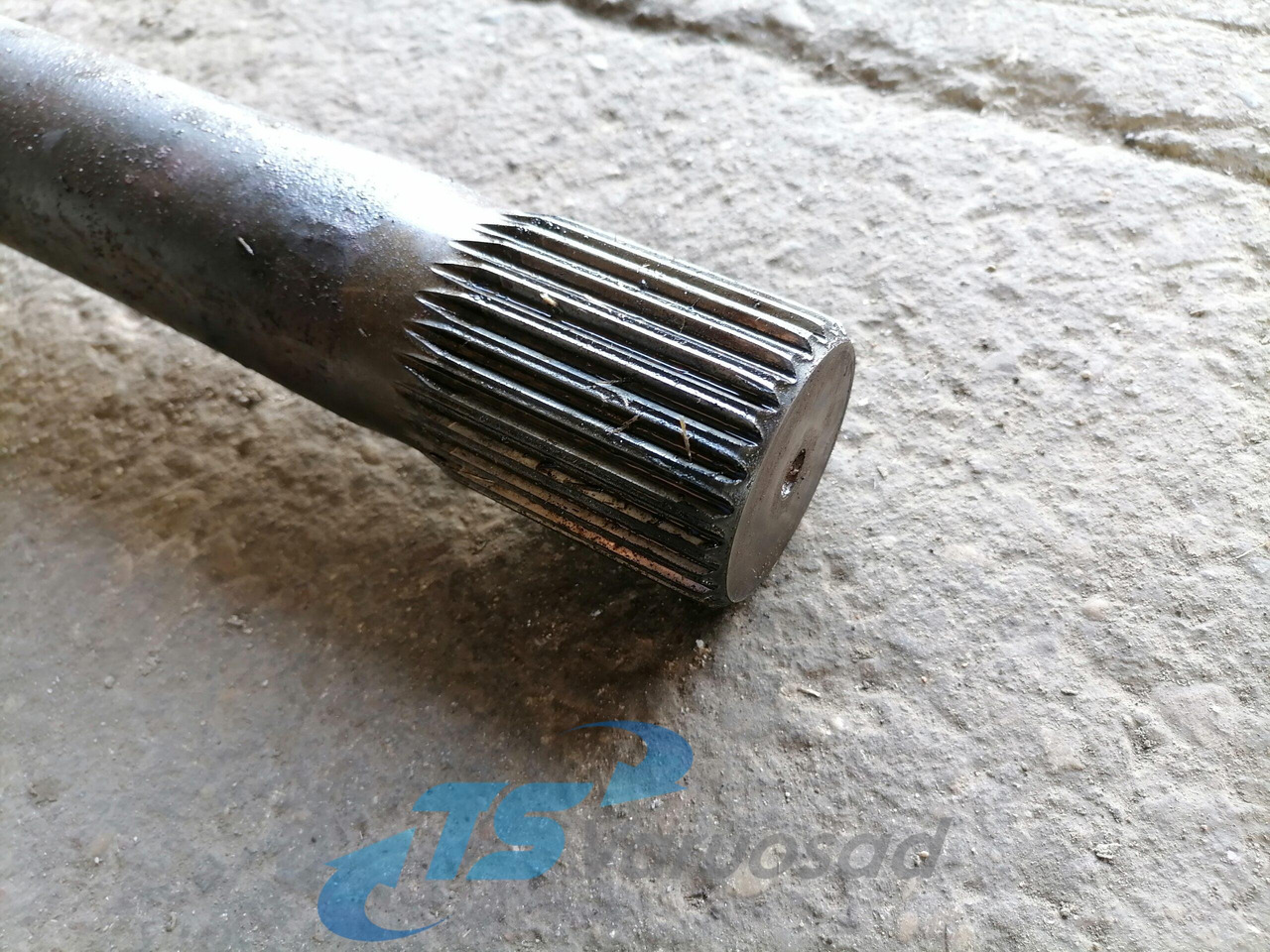 MAN Drive shaft 81355020136 - Drive shaft for Truck: picture 2 MAN Drive shaft 81355020136 - Drive shaft for Truck: picture 2