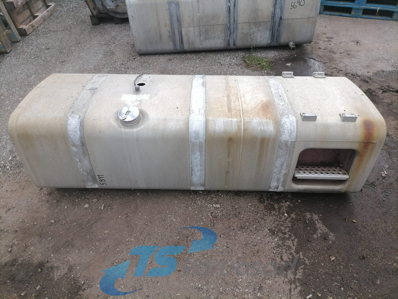 MAN Kütusepaak 710L 81122015712 - Fuel tank for Truck: picture 1 MAN Kütusepaak 710L 81122015712 - Fuel tank for Truck: picture 1