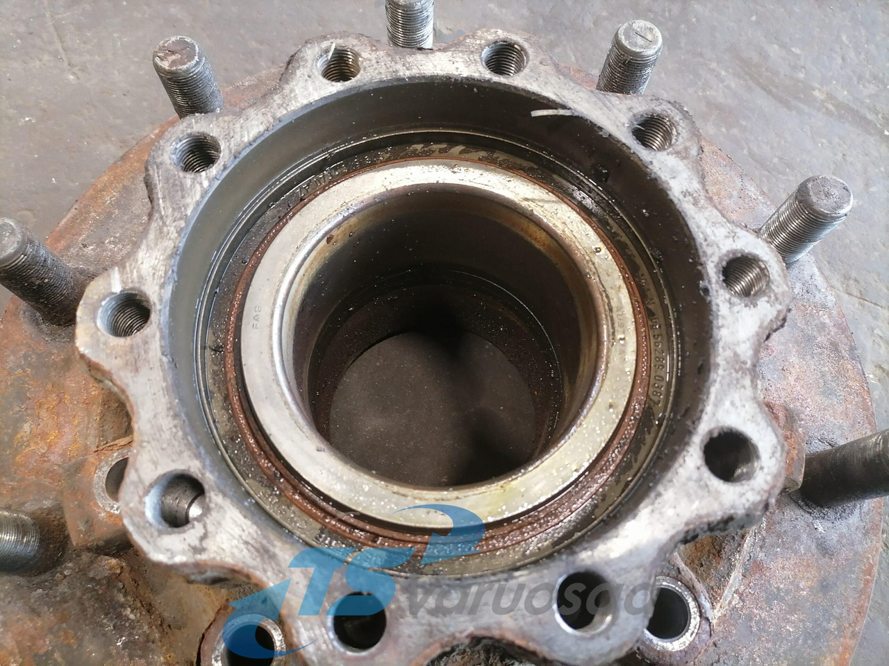 MAN Rear axel hub 81357010155 - Universal part for Truck: picture 3 MAN Rear axel hub 81357010155 - Universal part for Truck: picture 3