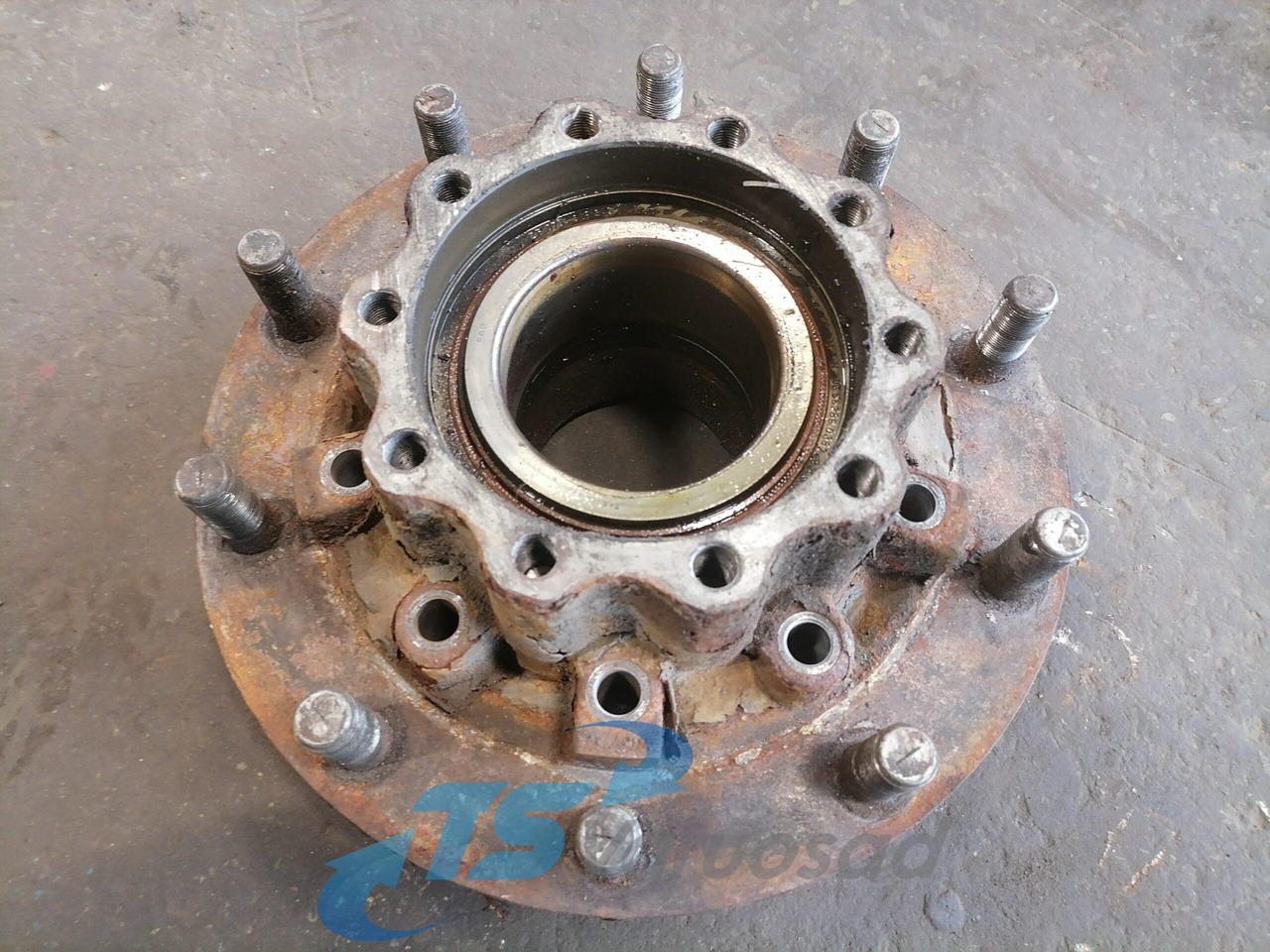 MAN Rear axel hub 81357010155 - Universal part for Truck: picture 1 MAN Rear axel hub 81357010155 - Universal part for Truck: picture 1