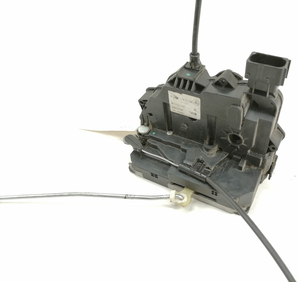 Mercedes-Benz Door lock A9607230001 - Door and parts for Truck: picture 2 Mercedes-Benz Door lock A9607230001 - Door and parts for Truck: picture 2