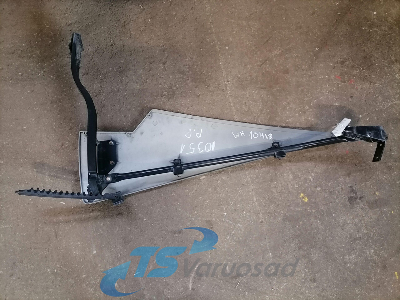 Mercedes-Benz Kabiini tuulesuunaja, ülemine parem A9417903365 - Aerodynamics/ Spoiler for Truck: picture 2 Mercedes-Benz Kabiini tuulesuunaja, ülemine parem A9417903365 - Aerodynamics/ Spoiler for Truck: picture 2