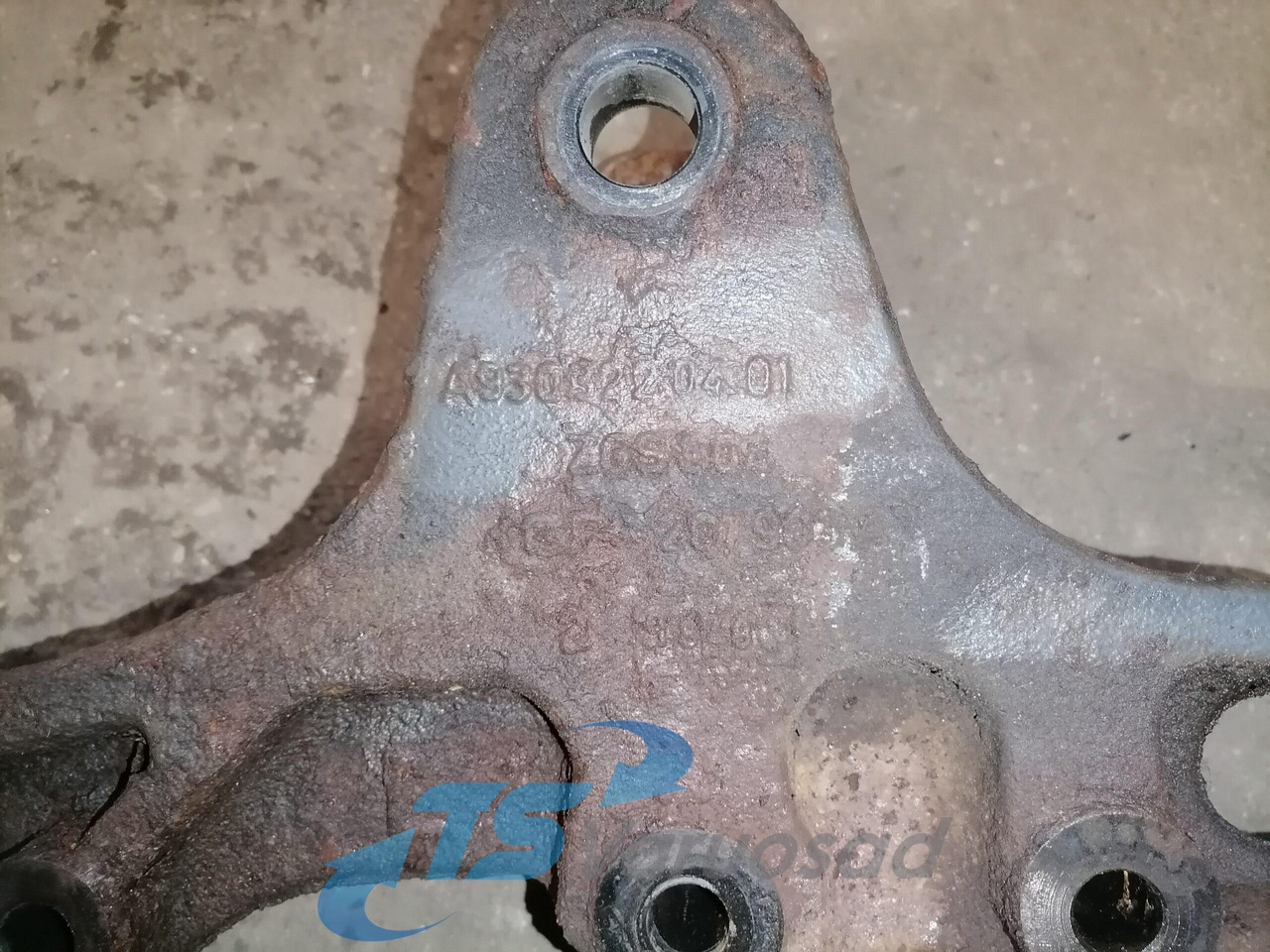 Mercedes-Benz Leaf spring bracket A9303220401 - Suspension for Truck: picture 4 Mercedes-Benz Leaf spring bracket A9303220401 - Suspension for Truck: picture 4