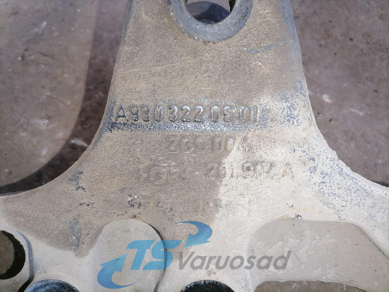 Mercedes-Benz Leaf spring bracket A9303220501 - Suspension for Truck: picture 3 Mercedes-Benz Leaf spring bracket A9303220501 - Suspension for Truck: picture 3