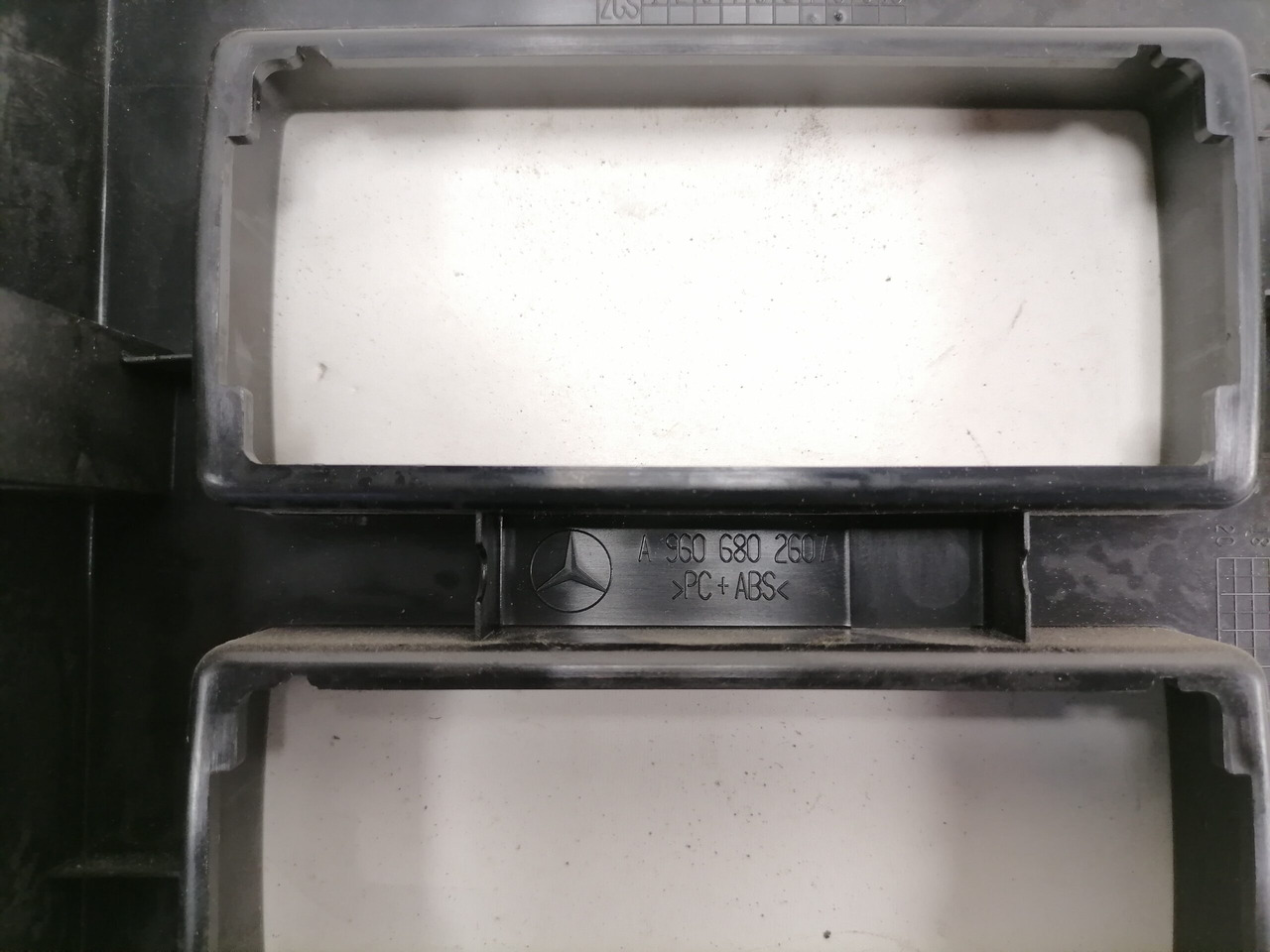 Mercedes-Benz Salongi plastik A9606802607 - Universal part for Truck: picture 3 Mercedes-Benz Salongi plastik A9606802607 - Universal part for Truck: picture 3