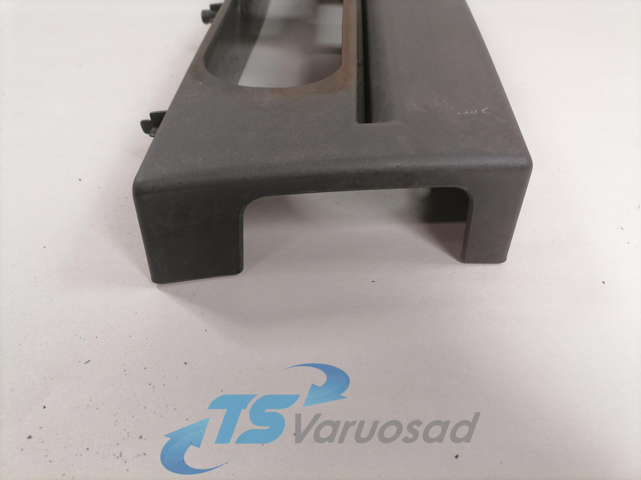 Scania Astmelaua plastik kate, keskmine parem 1501343 - Footstep for Truck: picture 3 Scania Astmelaua plastik kate, keskmine parem 1501343 - Footstep for Truck: picture 3