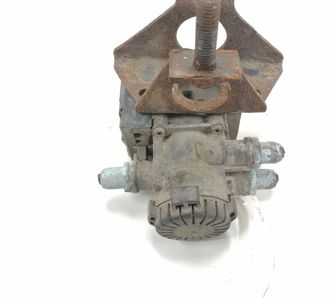 Scania EBS brake valve 1773676 - Brake valve for Truck: picture 3 Scania EBS brake valve 1773676 - Brake valve for Truck: picture 3
