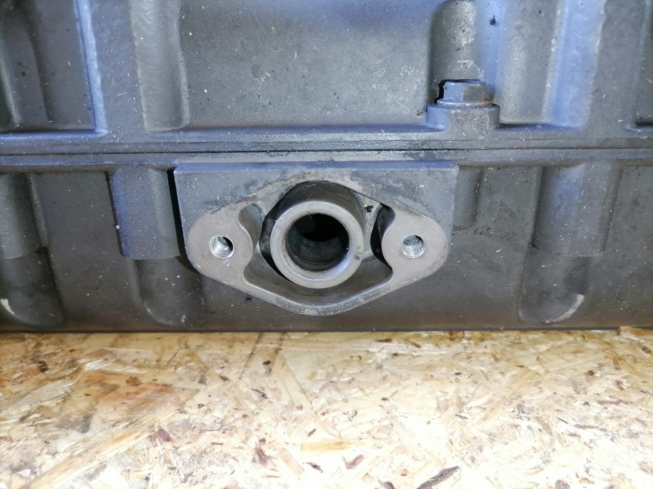 Scania Intake mainfold 1493717 - Intake manifold for Truck: picture 4 Scania Intake mainfold 1493717 - Intake manifold for Truck: picture 4