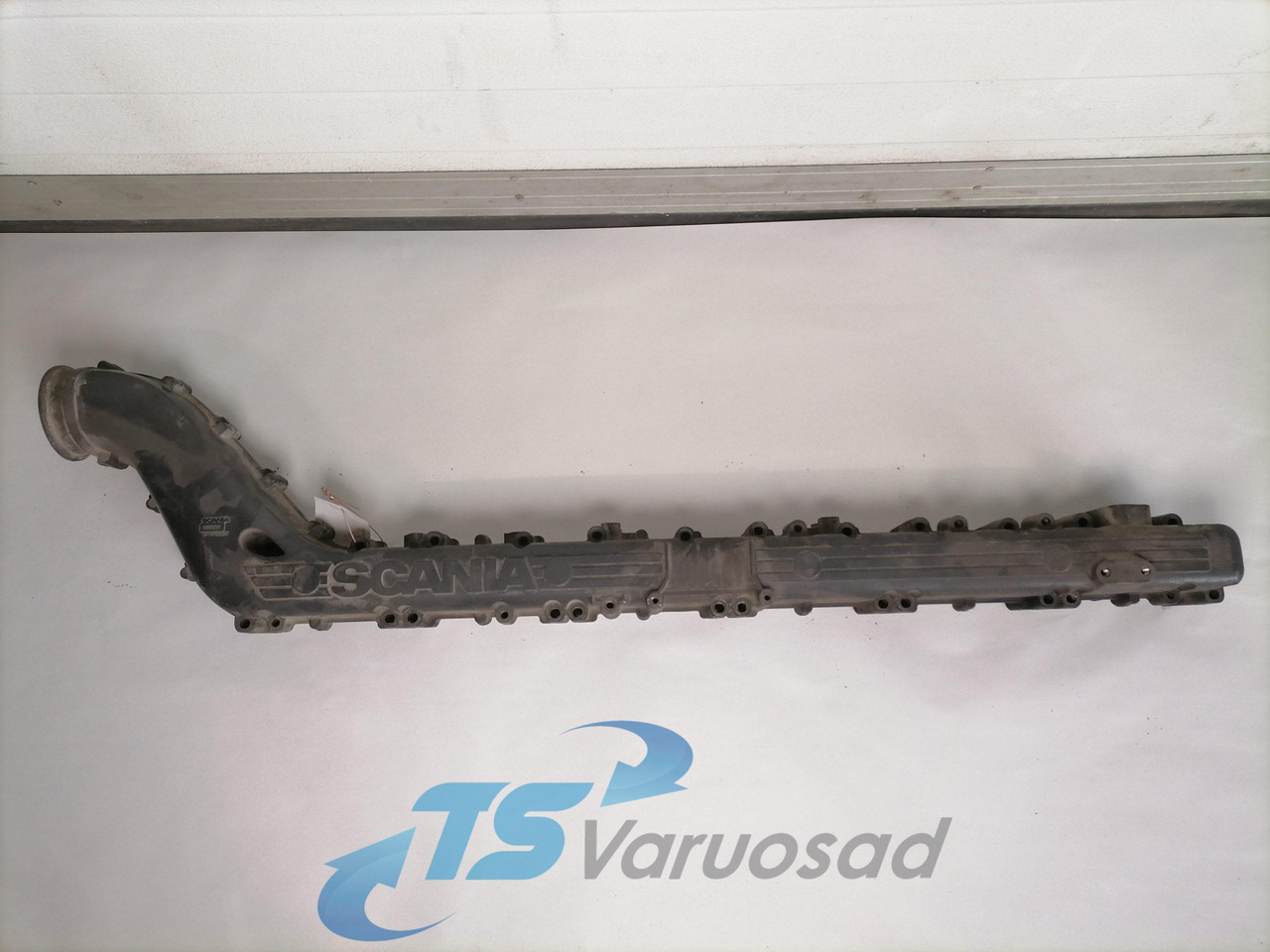 Scania Intake mainfold 1893329 - Intake manifold for Truck: picture 1 Scania Intake mainfold 1893329 - Intake manifold for Truck: picture 1