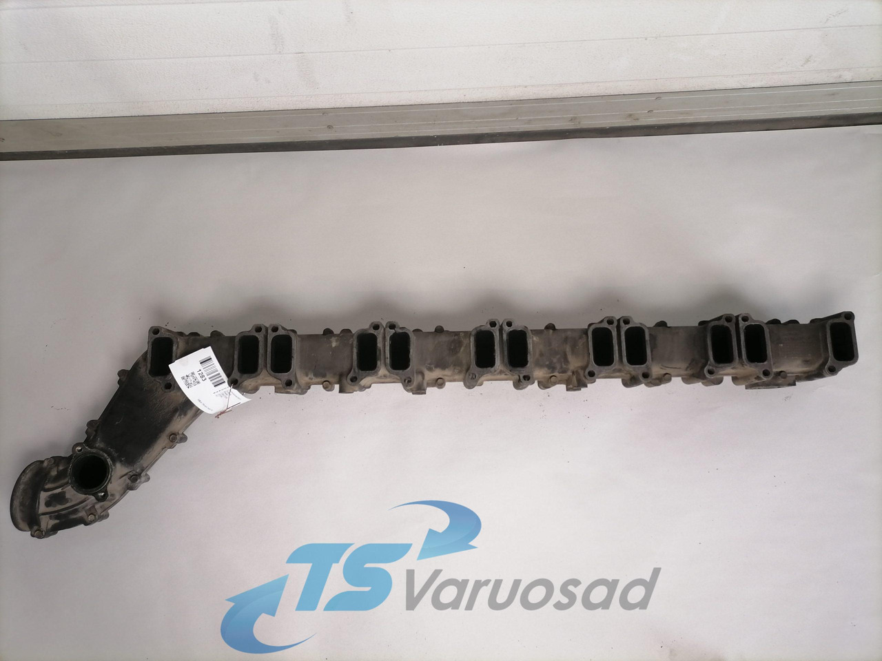 Scania Intake mainfold 1893329 - Intake manifold for Truck: picture 2 Scania Intake mainfold 1893329 - Intake manifold for Truck: picture 2