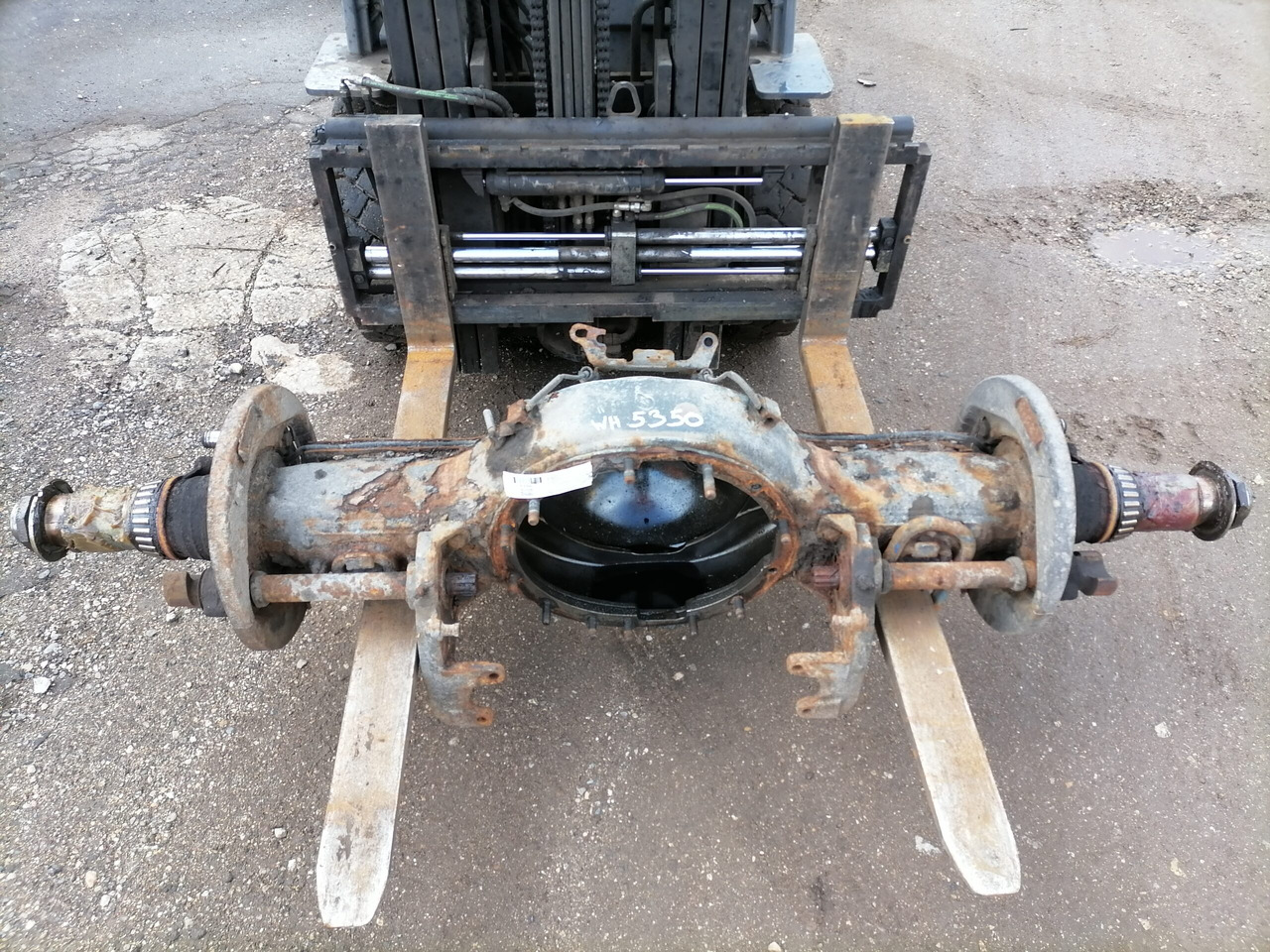 Scania Rear axel housing 1413991 - Axle and parts for Truck: picture 1 Scania Rear axel housing 1413991 - Axle and parts for Truck: picture 1