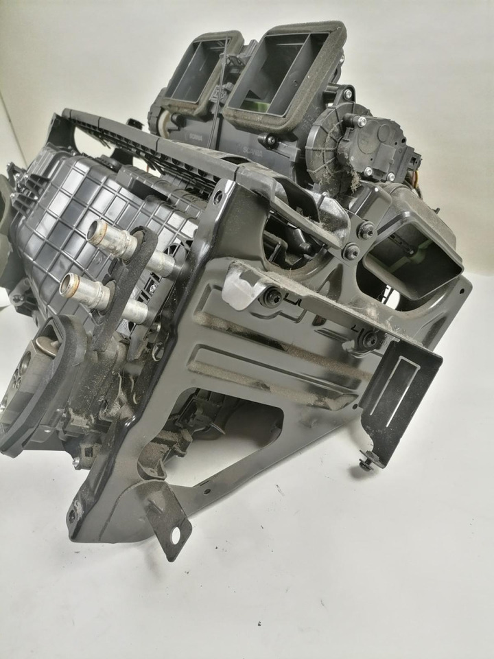 Scania Salongi radiaatorite korpus, komplektne 3093272 - Universal part for Truck: picture 4 Scania Salongi radiaatorite korpus, komplektne 3093272 - Universal part for Truck: picture 4
