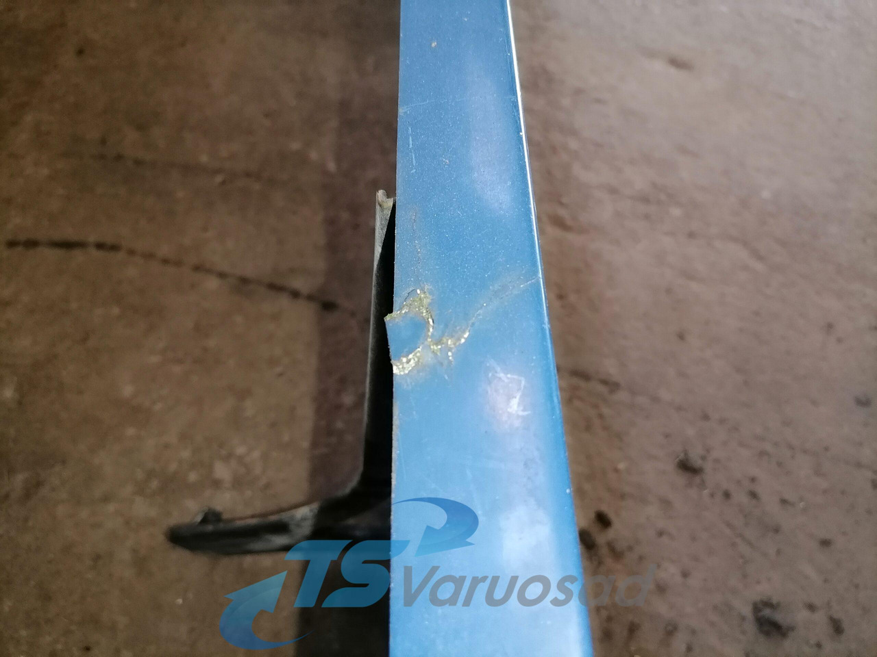Scania Scania cab wind deflector, right side 1348522 - Aerodynamics/ Spoiler for Truck: picture 3 Scania Scania cab wind deflector, right side 1348522 - Aerodynamics/ Spoiler for Truck: picture 3