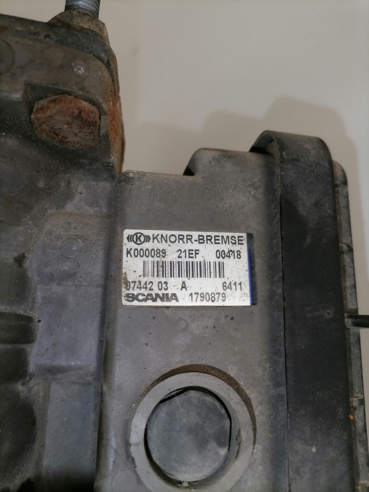 Scania Trailer brake pressure control 1790879 - Brake valve for Truck: picture 2 Scania Trailer brake pressure control 1790879 - Brake valve for Truck: picture 2