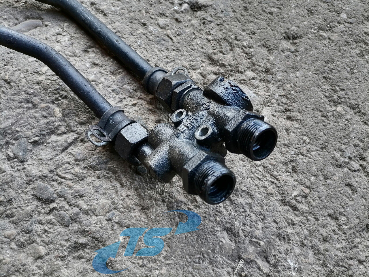 Scania Transmission oil pipe 1736156 - Gearbox and parts for Truck: picture 2 Scania Transmission oil pipe 1736156 - Gearbox and parts for Truck: picture 2