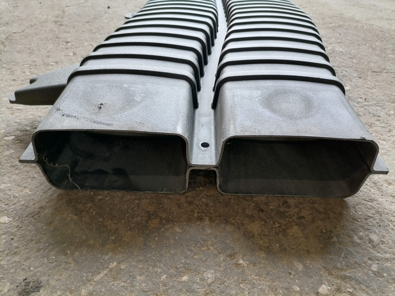 Volvo Air intake 21122123 - Air intake system for Truck: picture 5 Volvo Air intake 21122123 - Air intake system for Truck: picture 5