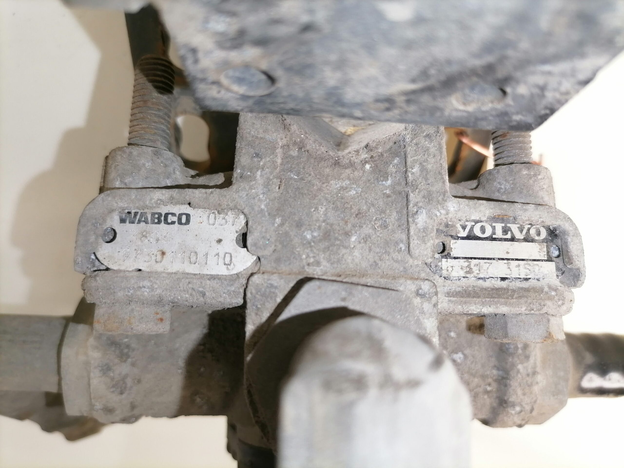 Volvo Air pressure control valve 3173150 - Brake valve for Truck: picture 3 Volvo Air pressure control valve 3173150 - Brake valve for Truck: picture 3
