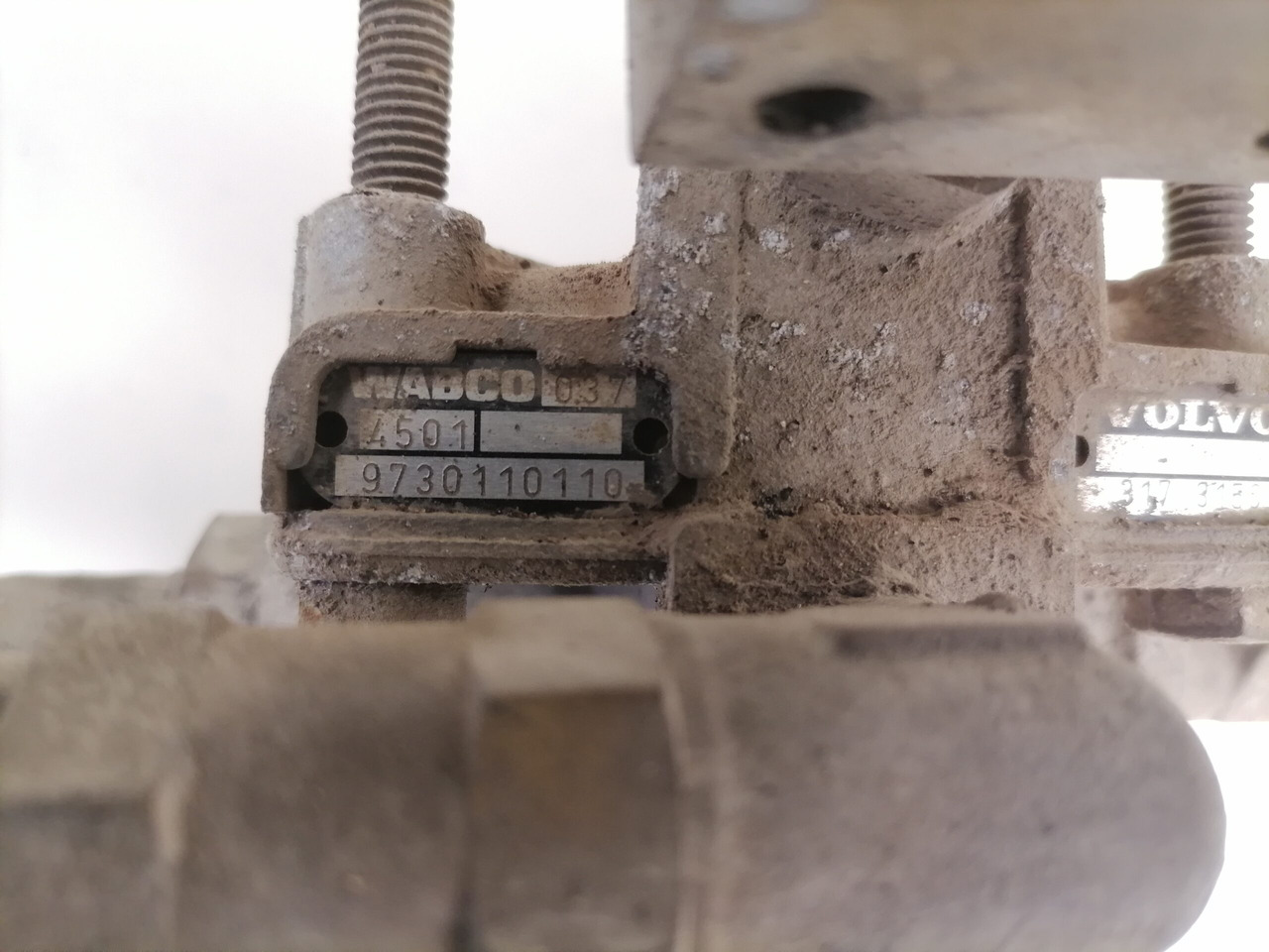 Volvo Air pressure control valve 3173150 - Brake valve for Truck: picture 3 Volvo Air pressure control valve 3173150 - Brake valve for Truck: picture 3