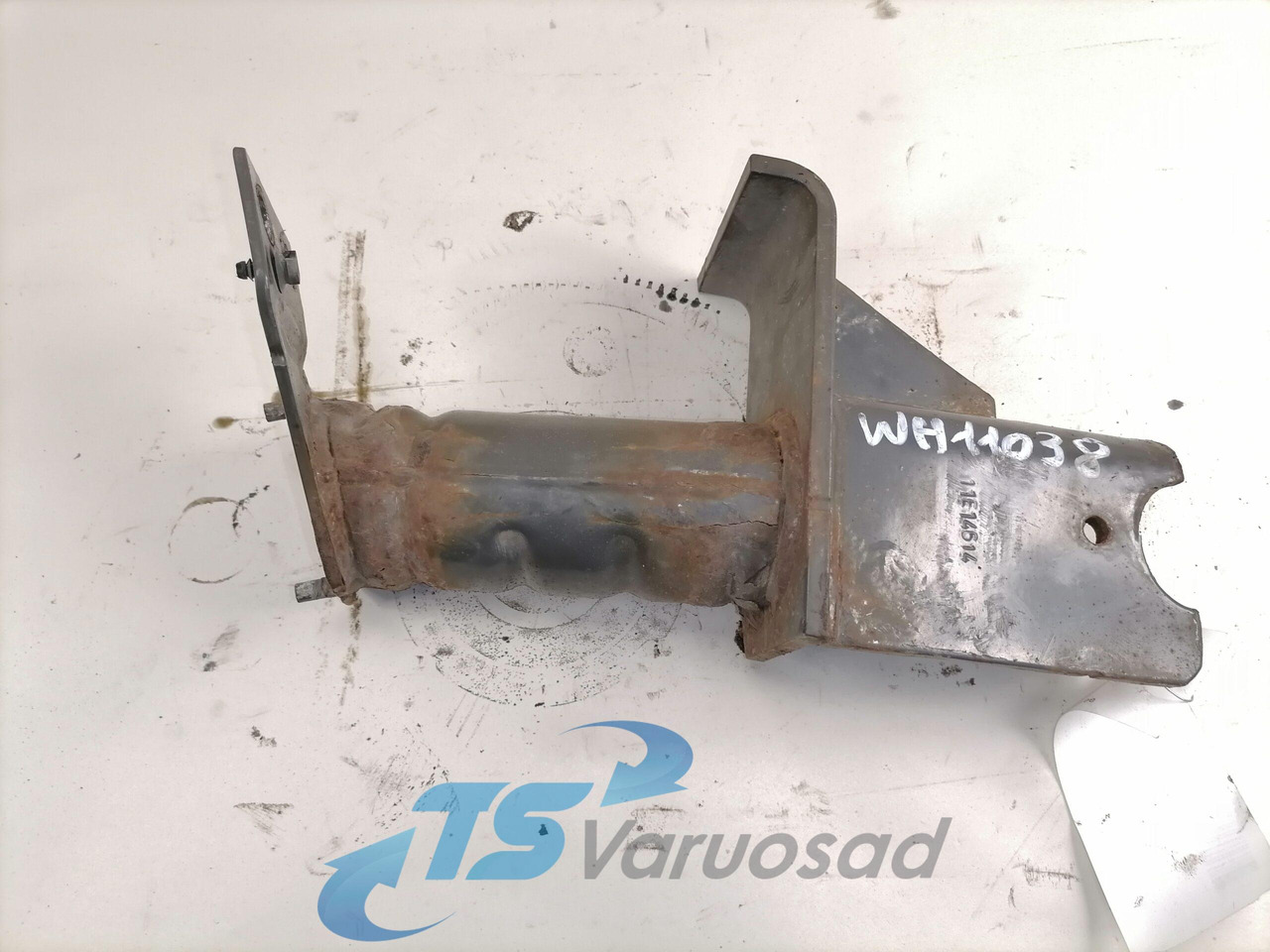 Volvo Bumper bracket 82928883 - Bumper for Truck: picture 2 Volvo Bumper bracket 82928883 - Bumper for Truck: picture 2
