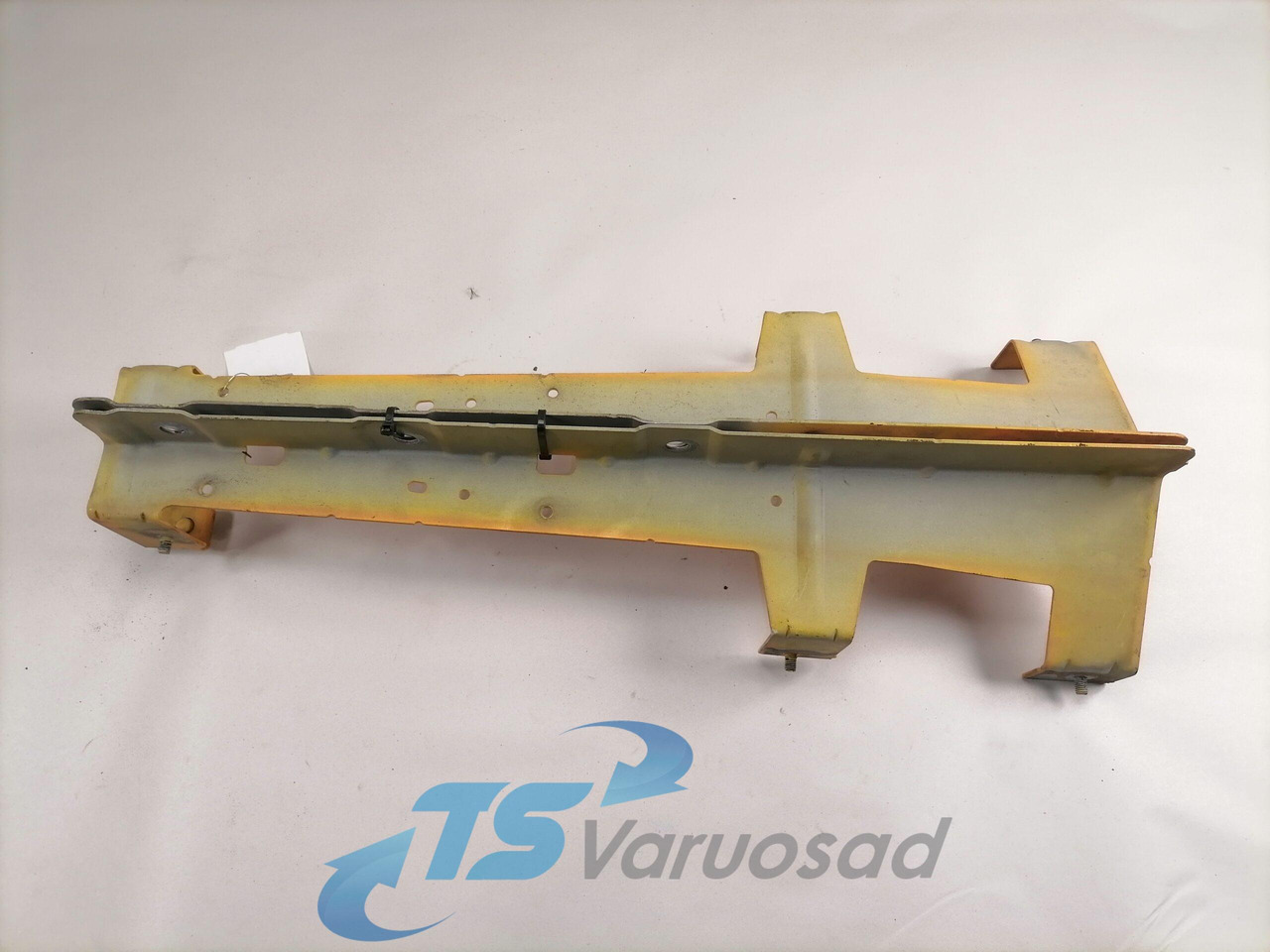 Volvo Kabiini nurgapleki kandur 20379177 - Universal part for Truck: picture 2 Volvo Kabiini nurgapleki kandur 20379177 - Universal part for Truck: picture 2
