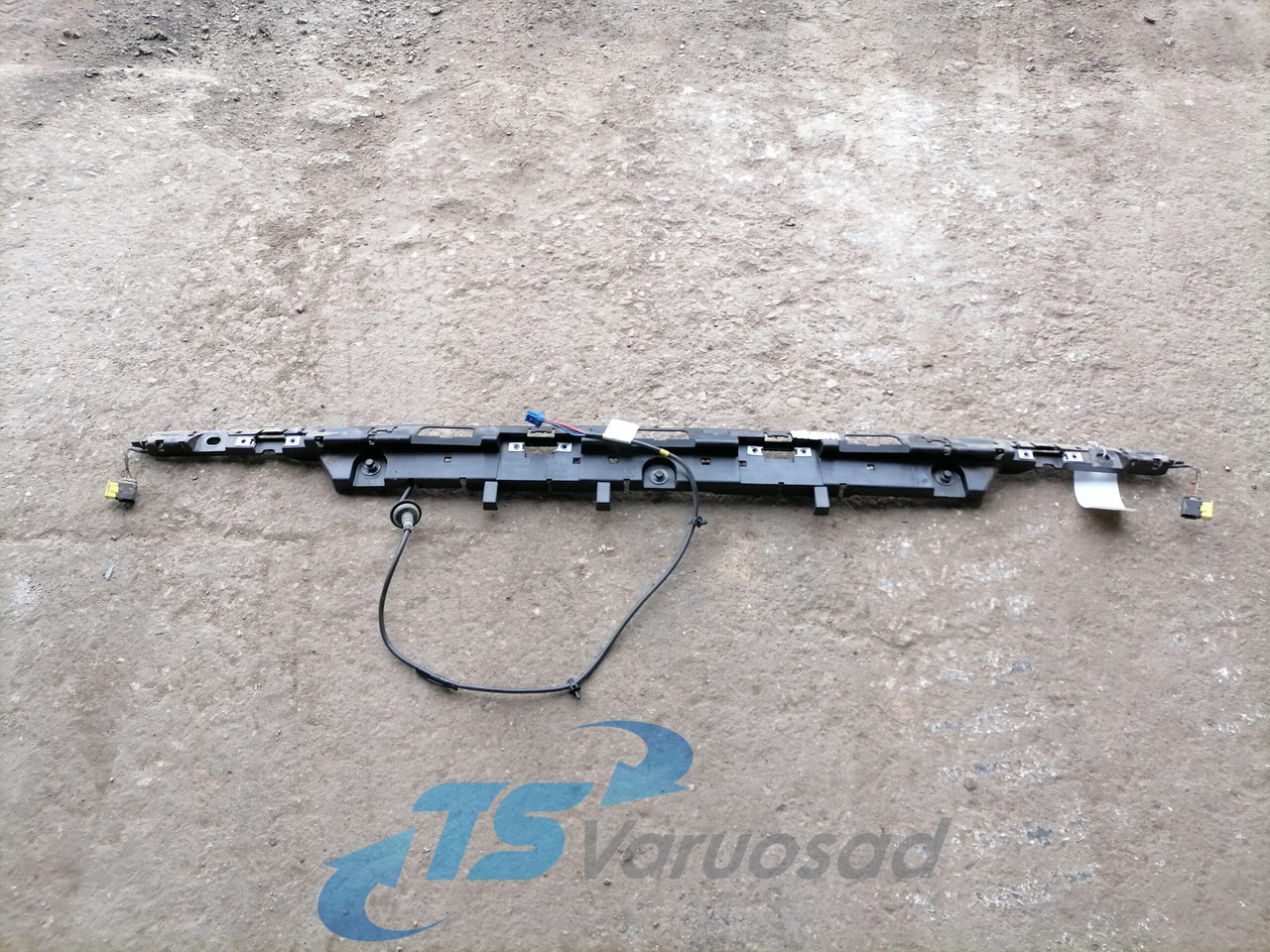 Volvo Kabiini reklaamvalgusti liist 82903982 - Lights/ Lighting for Truck: picture 1 Volvo Kabiini reklaamvalgusti liist 82903982 - Lights/ Lighting for Truck: picture 1