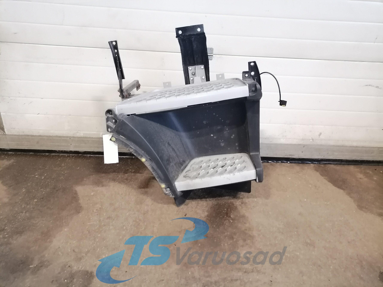 Volvo Komplektne astmelaud 82141521 - Footstep for Truck: picture 1 Volvo Komplektne astmelaud 82141521 - Footstep for Truck: picture 1