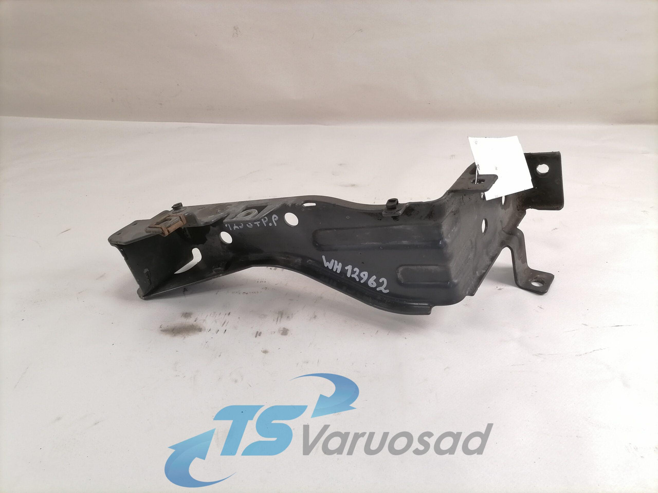 Volvo Light bracket 82285617 - Lights/ Lighting for Truck: picture 3 Volvo Light bracket 82285617 - Lights/ Lighting for Truck: picture 3